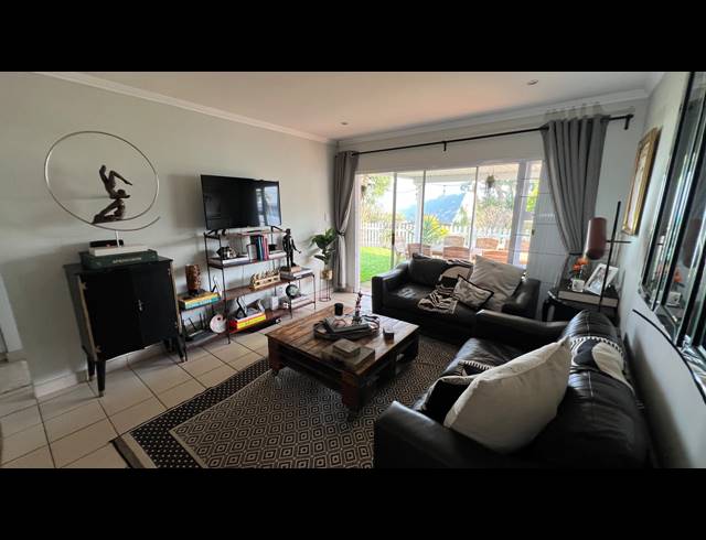 3 BEDROOM HOUSE TO LET IN CALEDON ESTATE